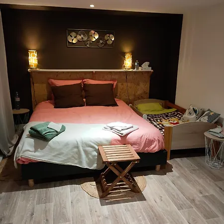 Domaine De La Crete Les Cocottes Zeen Holiday home Saint-Jean-de-Thurac